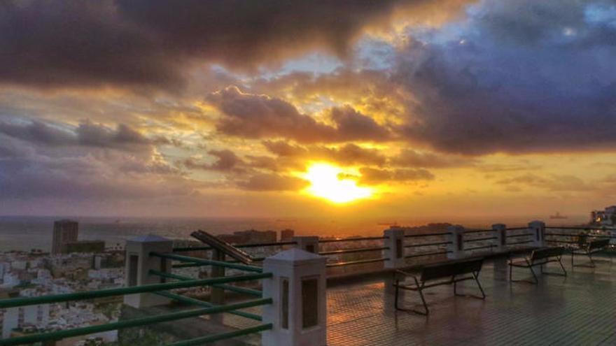 Tormenta, viento y calima para este martes