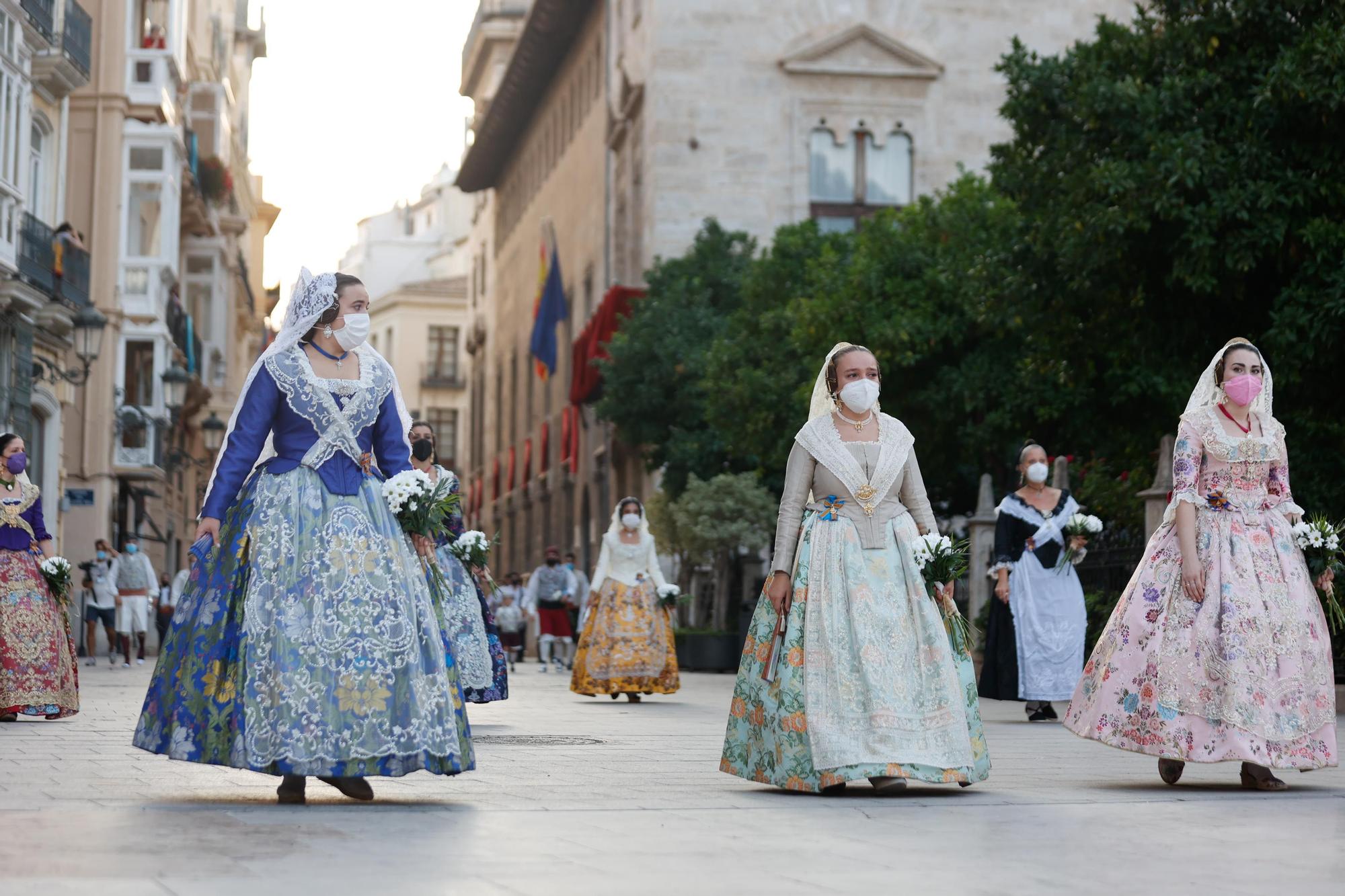 Búscate en el segundo día de Ofrenda por la calle Caballeros (entre las 19.00 y las 20.00 horas)