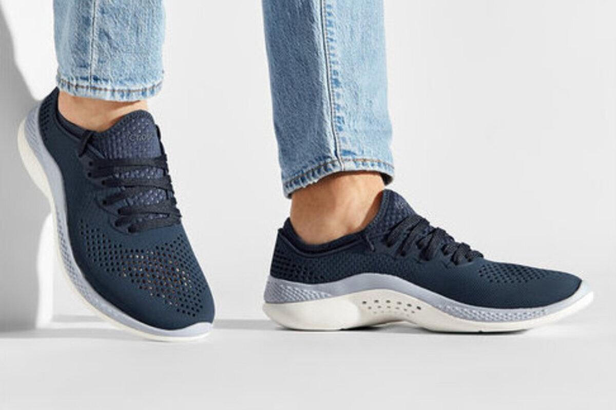 Por solo 30 euros puedes conseguir las zapatillas Crocs del verano: para oficina y piscina