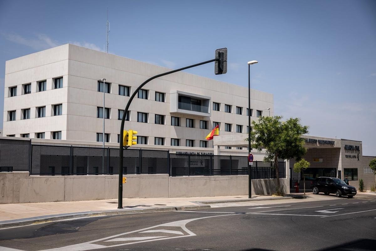 Comandancia de la Guardia Civil en Valdespartera, donde se encuentran detenidos los presuntos autores del doble homicidio de Tauste.