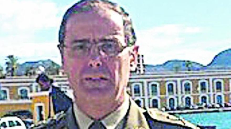 El teniente general Carlos Palacios Zaforteza toma ...