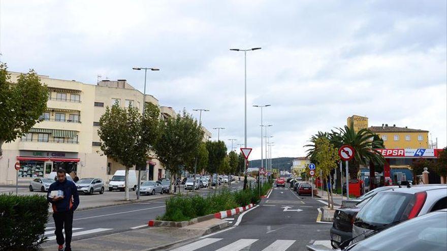 Nuevas farolas instaladas en El PIlar, al finalizar una obra.