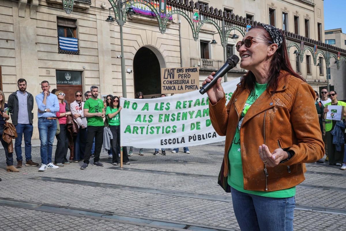 Imágenes de la concentración en Alcoy de la huelga educativa