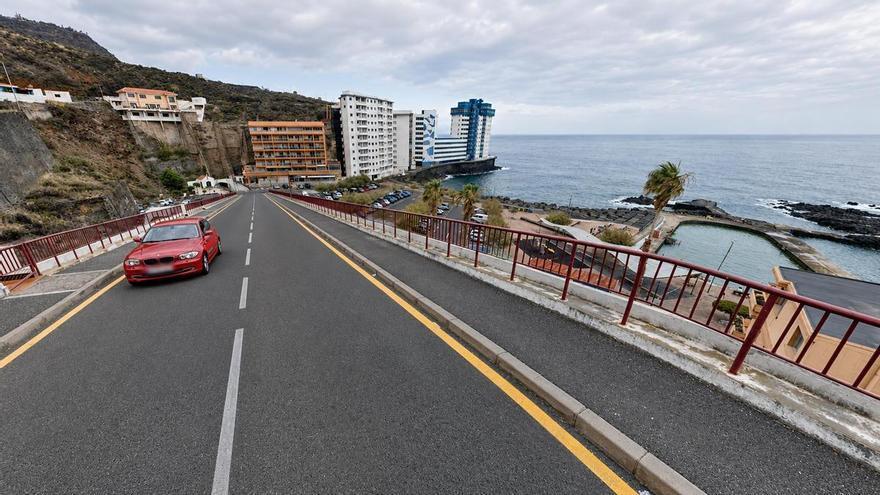 Tacoronte habilita un servicio de lanzadera y aparcamiento exclusivo para aliviar el colapso circulatorio en Mesa del Mar