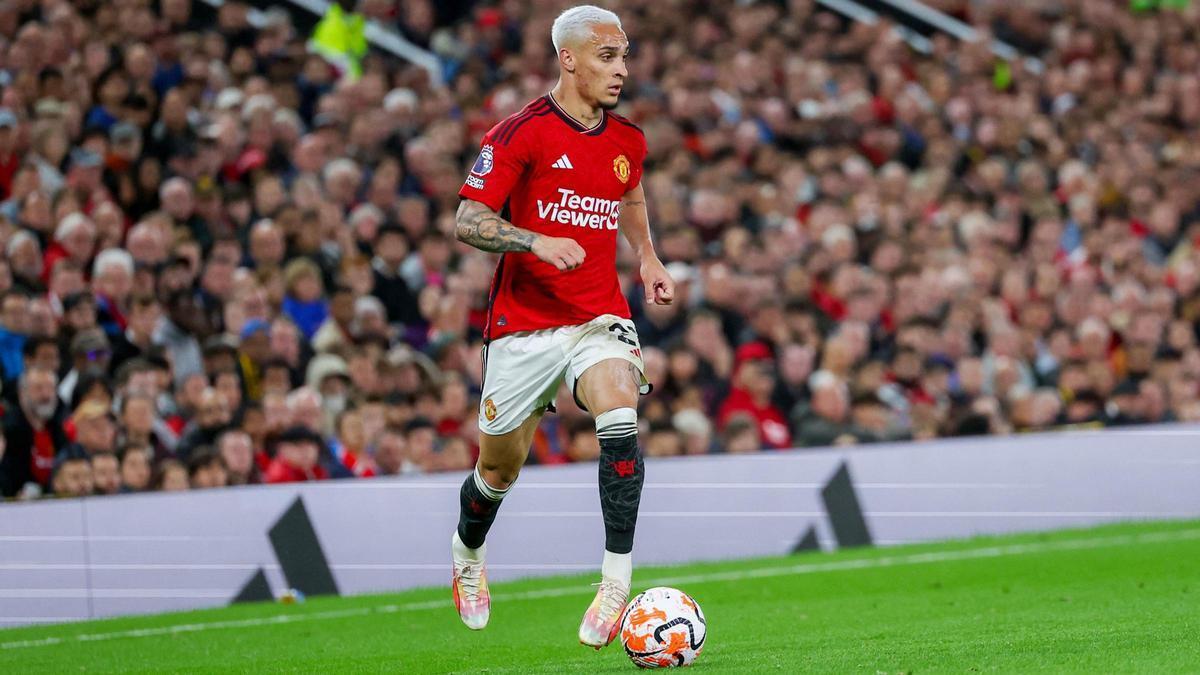 Antony, en un partido con el Manchester United.