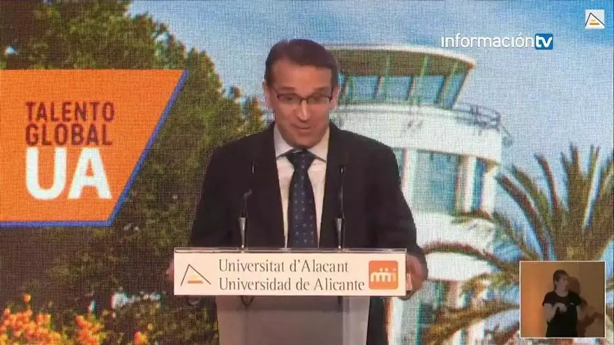 La Universidad de Alicante premia la excelencia y el talento en la V Gala Alumni