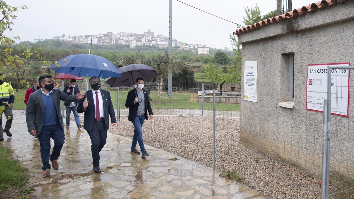 Otra imagen de la visita del presidente de la Diputación a la Torre d&#039;en Besora.