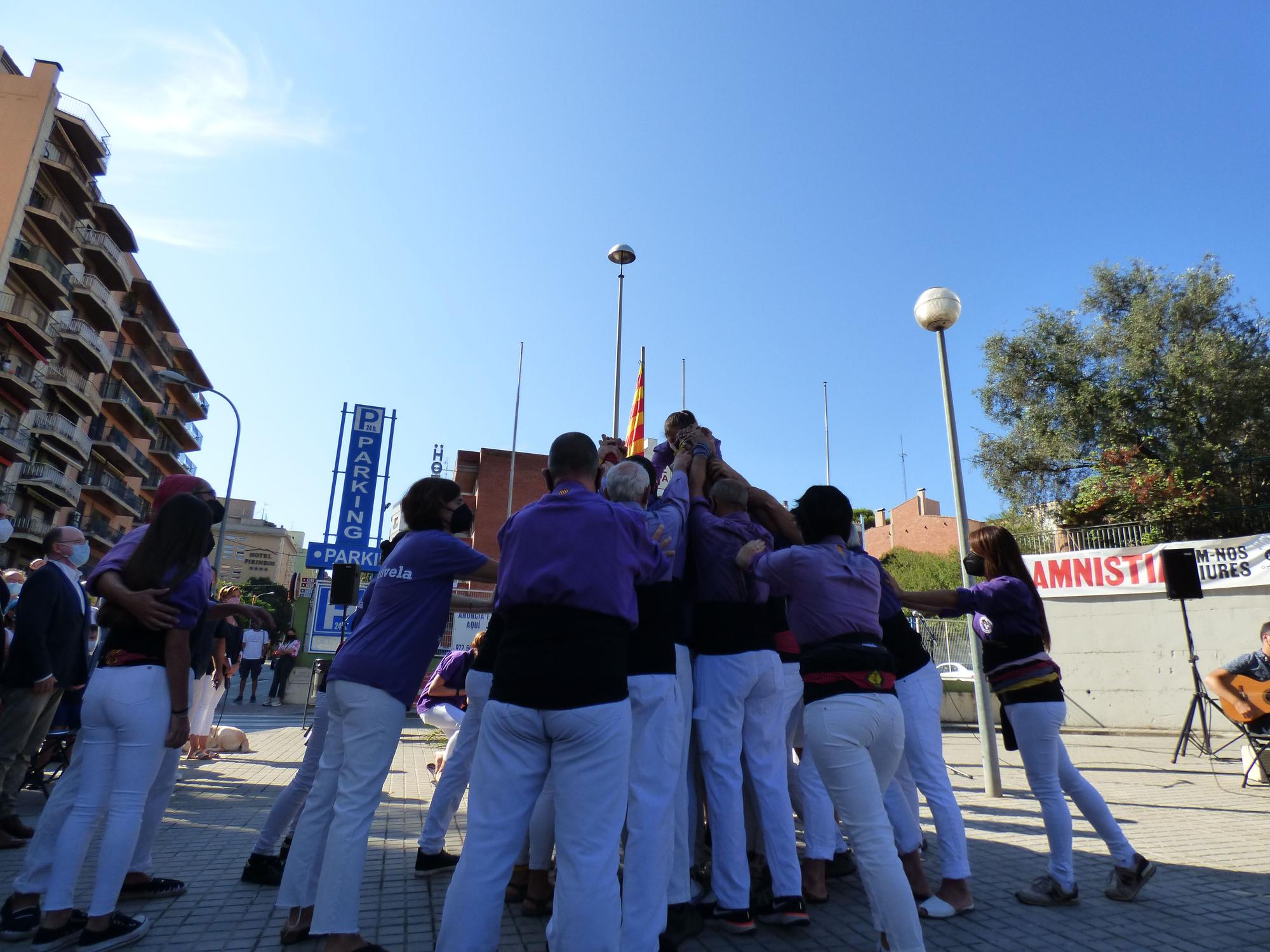 La Colla Castellera de Figueres ha celebrat els seus 25 anys amb un pilar de quatre, la primera actuació des d'abans de la pandèmia