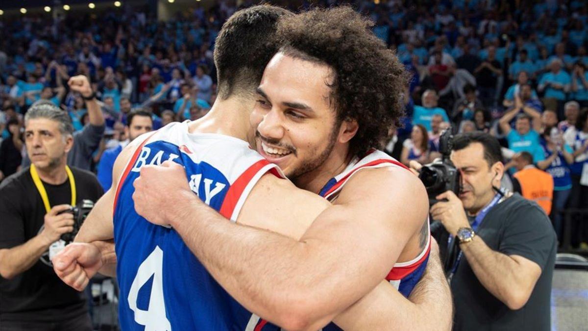 Shane Larkin, máximo anotador en un partido de Euroliga, en una imagen de archivo