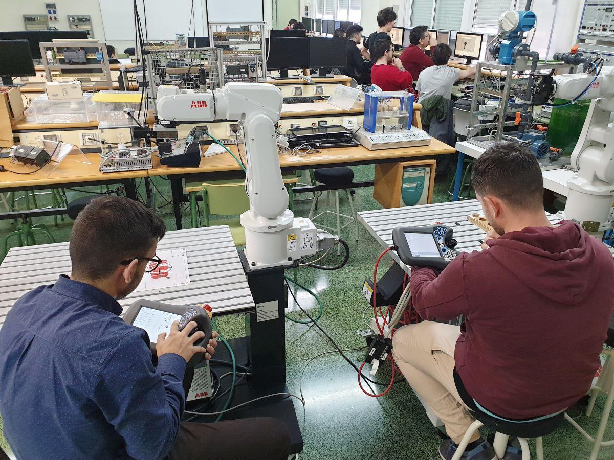 Estudiantes del CS de Mecánica en Vigo.