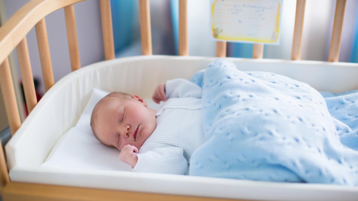Dormir lo suficiente durante los primeros meses de vida, clave para la buena salud del niño.