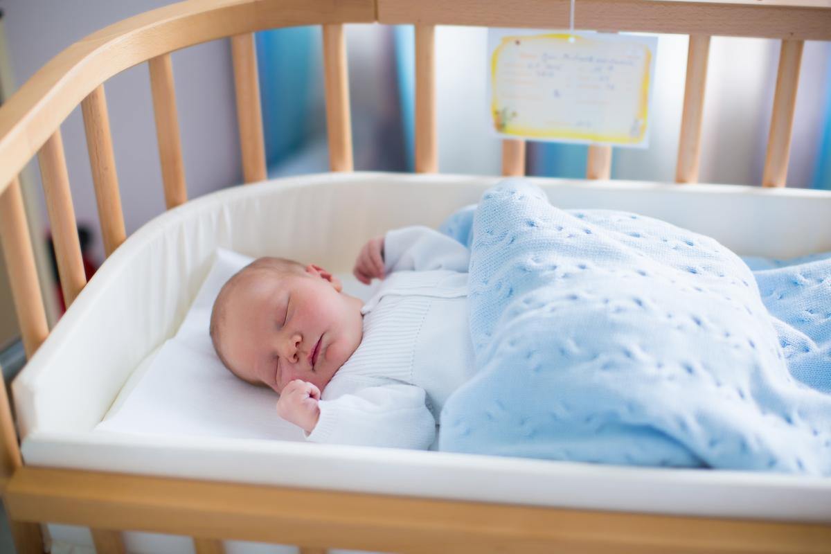 Dormir lo suficiente durante los primeros meses de vida, clave para la buena salud del niño.