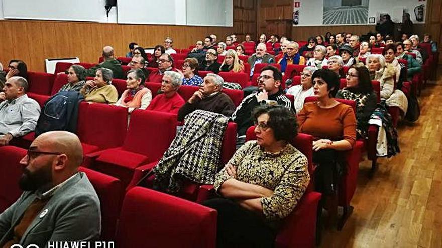 Asistentes a la iniciativa cultural de &quot;Ledo del Pozo&quot; .