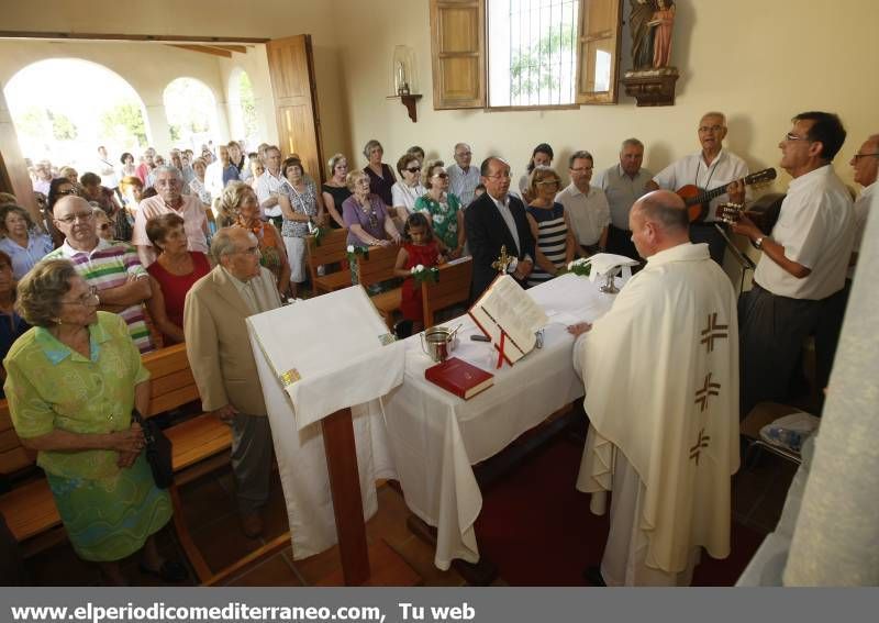 GALERÍA DE FOTOS- La ermita del Carmen de Castellón celebra una participativa misa