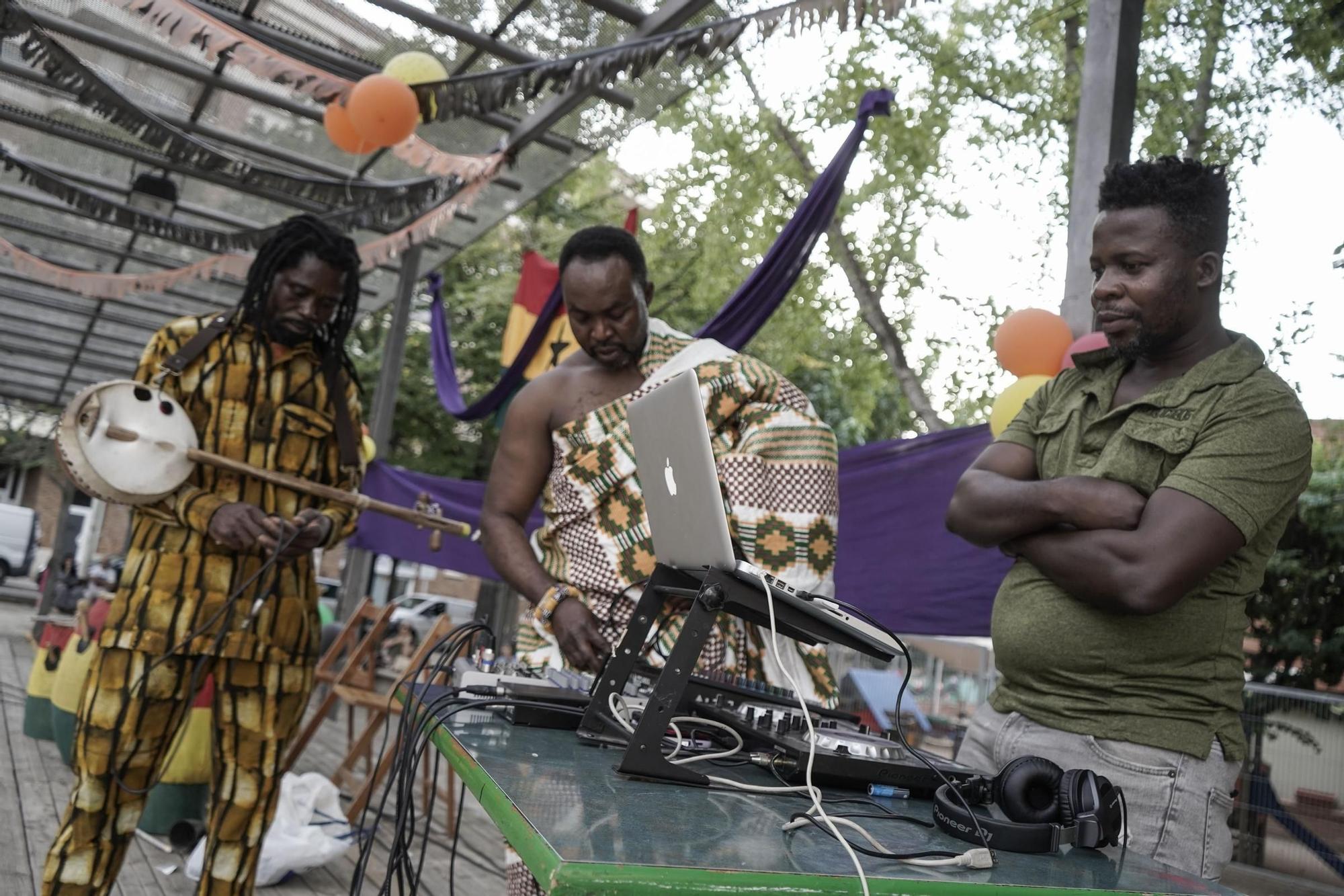 Totes les imatges de la festa solidària de la comunitat de Ghana