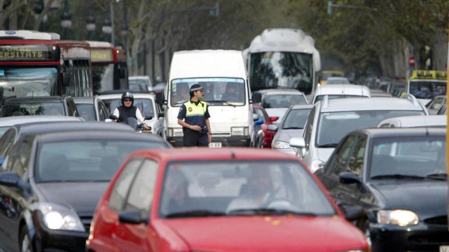 Mil  plazas de parking para el superdomingo de fútbol y paellas