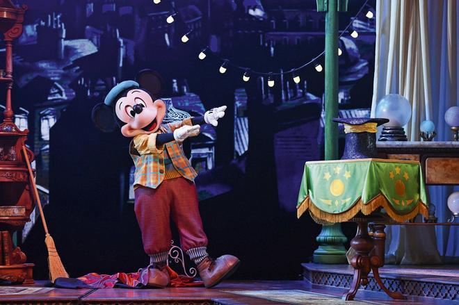 Mickey y su espectáculo de magia