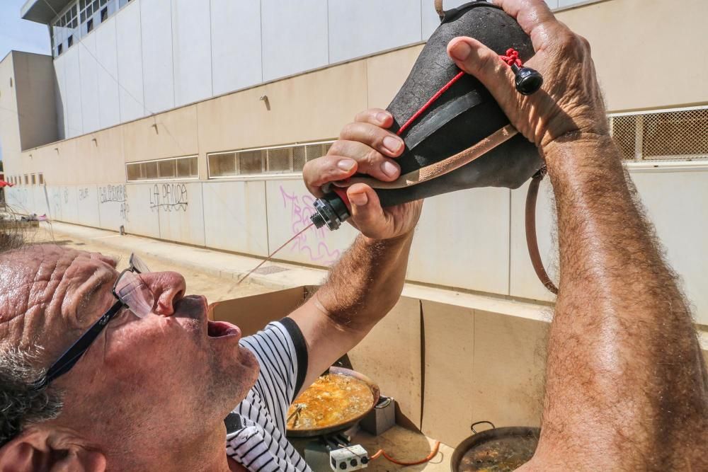 Los vecinos participan en el tercer concurso municipal de paellas