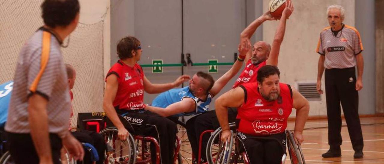 Un momento del partido entre el Garmat y el Mupli Palencia.