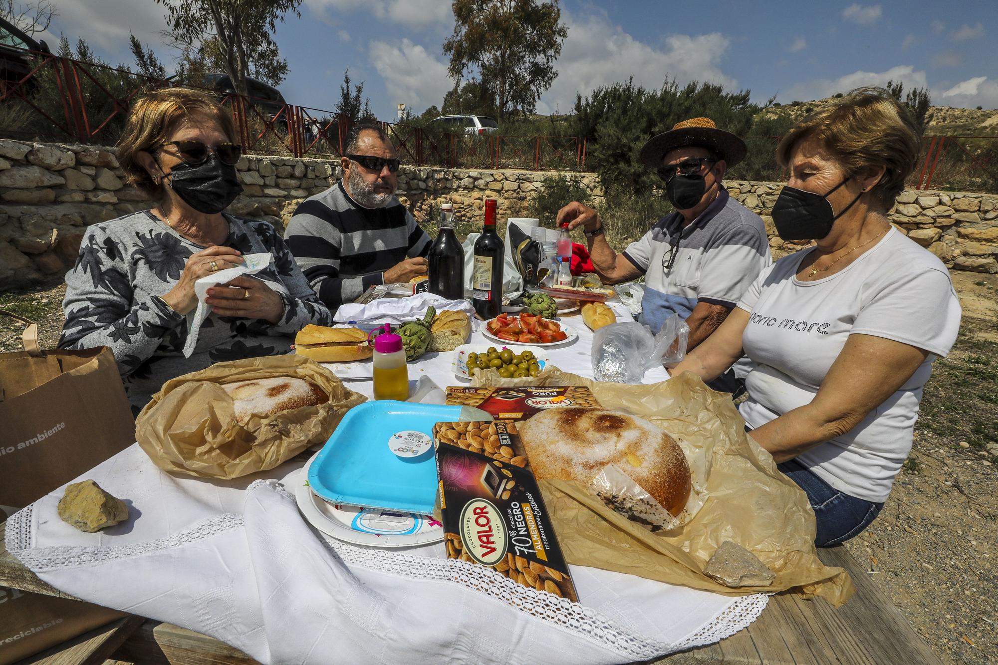 El Pantano de Elche sigue de moda en el Lunes de Mona