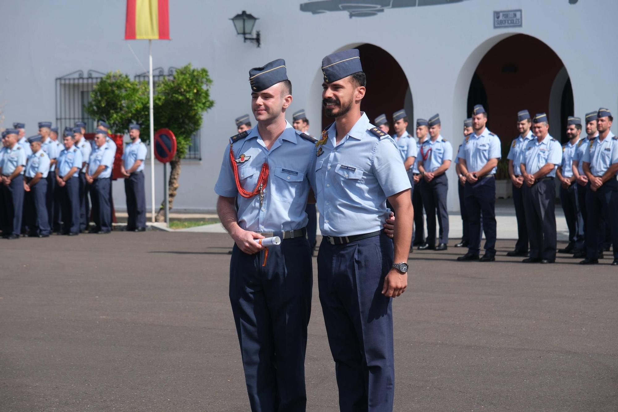 11 nuevos pilotos de caza finalizan su formación en la Base Aérea de Talavera la Real