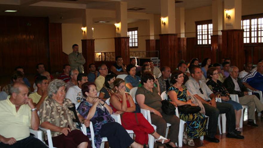 Un momento de la asamblea de Agrupa Sureste en el Casino de Carrizal, anoche. i PACO ORTEGA