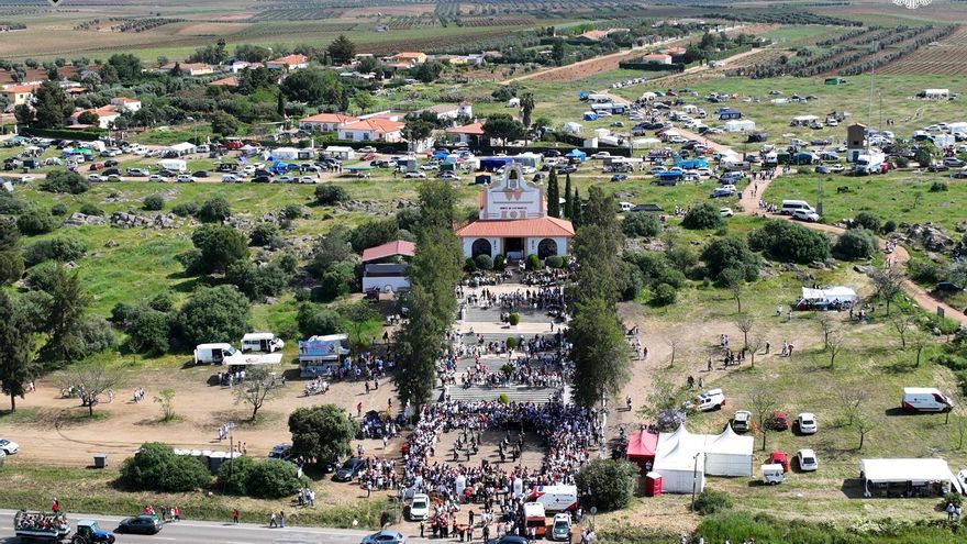 El dron policial aumenta su presencia en Almendralejo y permite identificar 56 infracciones