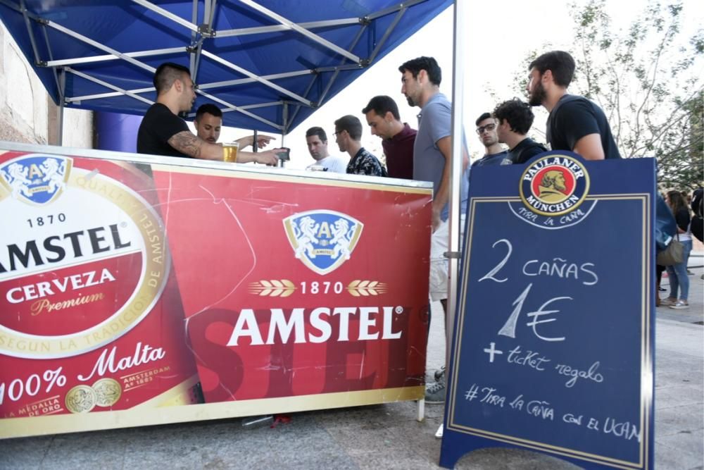 Los aficionados del UCAM lo celebran desde la universidad