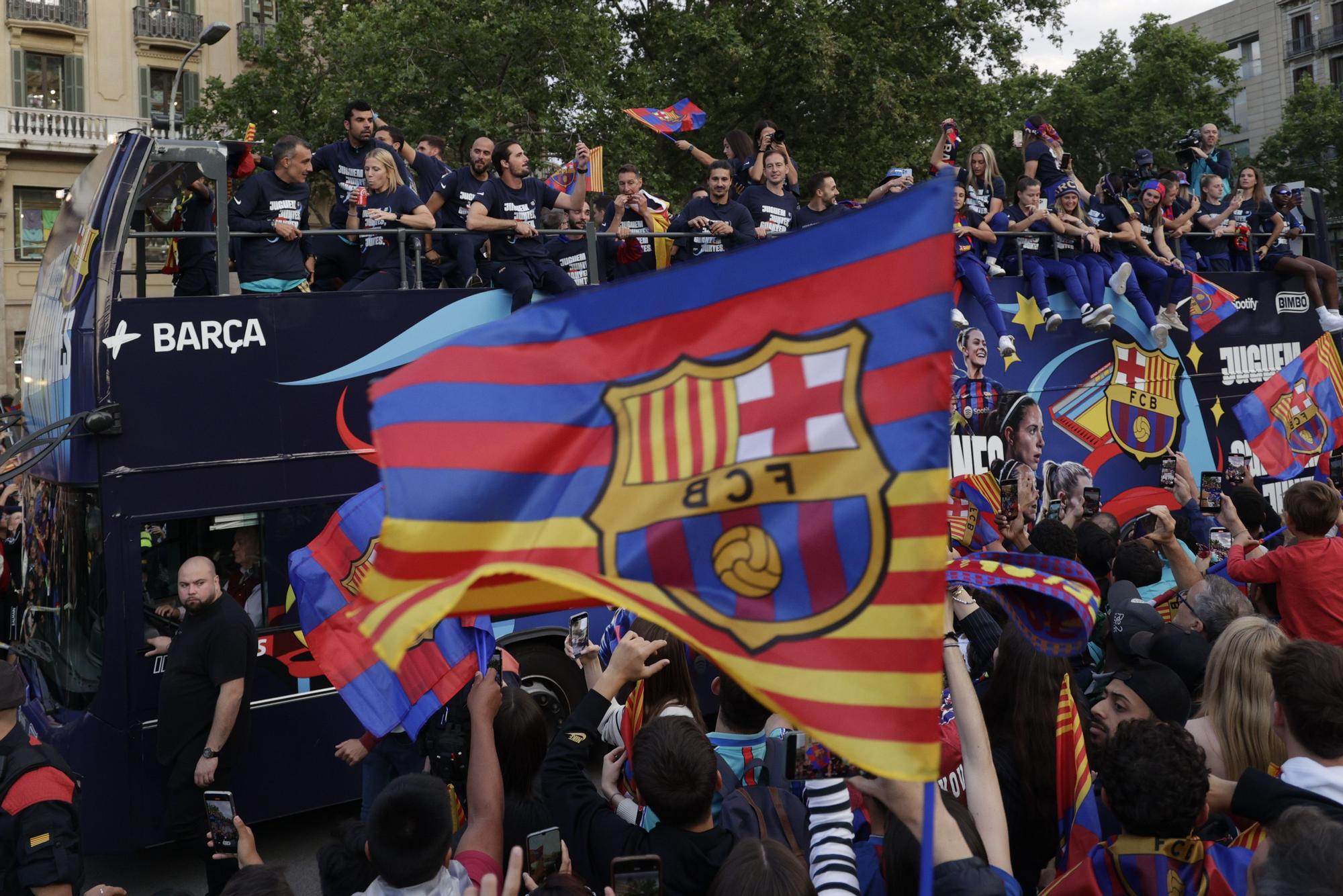 El Barça celebra LaLiga  junto al Femenino, con una rúa