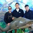 Dr. Oscar Ruelas, Luis Fernando y Vicente Mirasol, en el Aquàrium de Barcelona