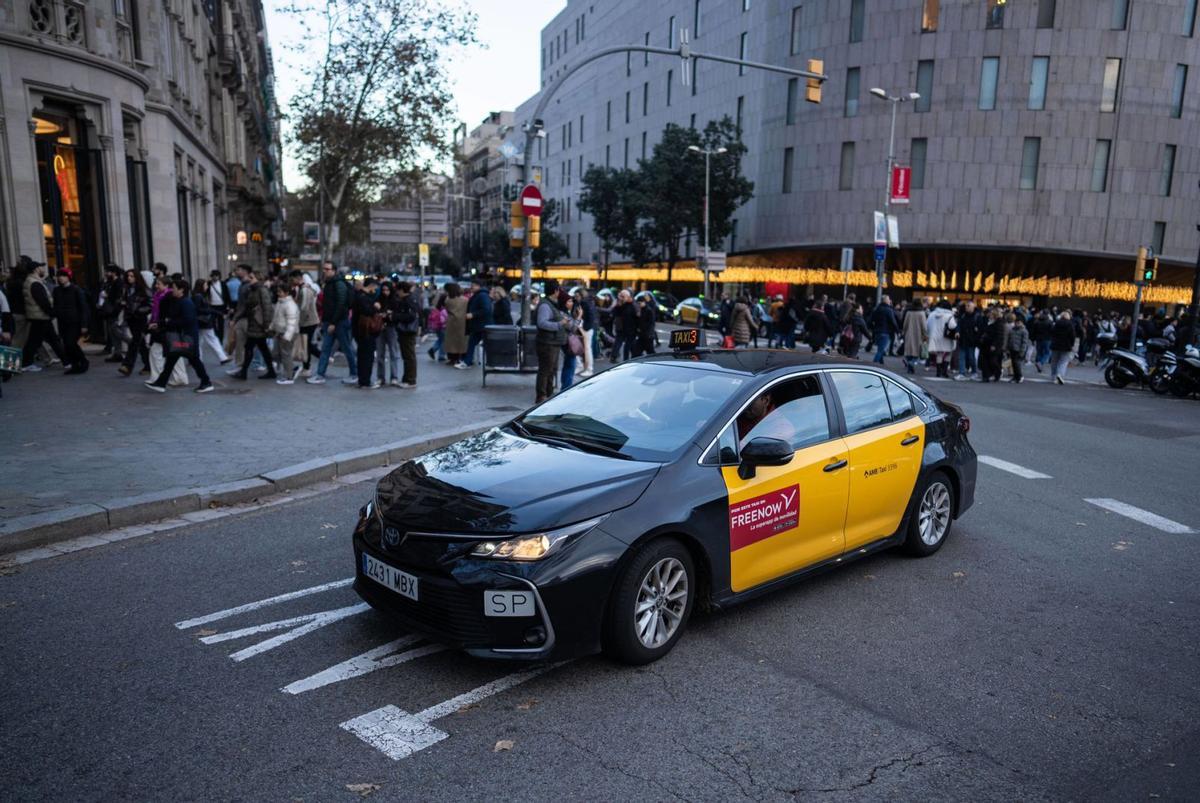 La llei del taxi es posa en mans de vuit ponents