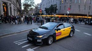 La llei del taxi es posa en mans de vuit ponents