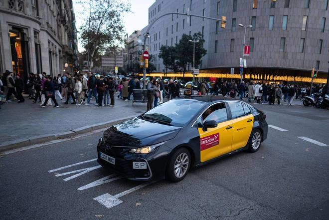 La llei del taxi es posa en mans de vuit ponents