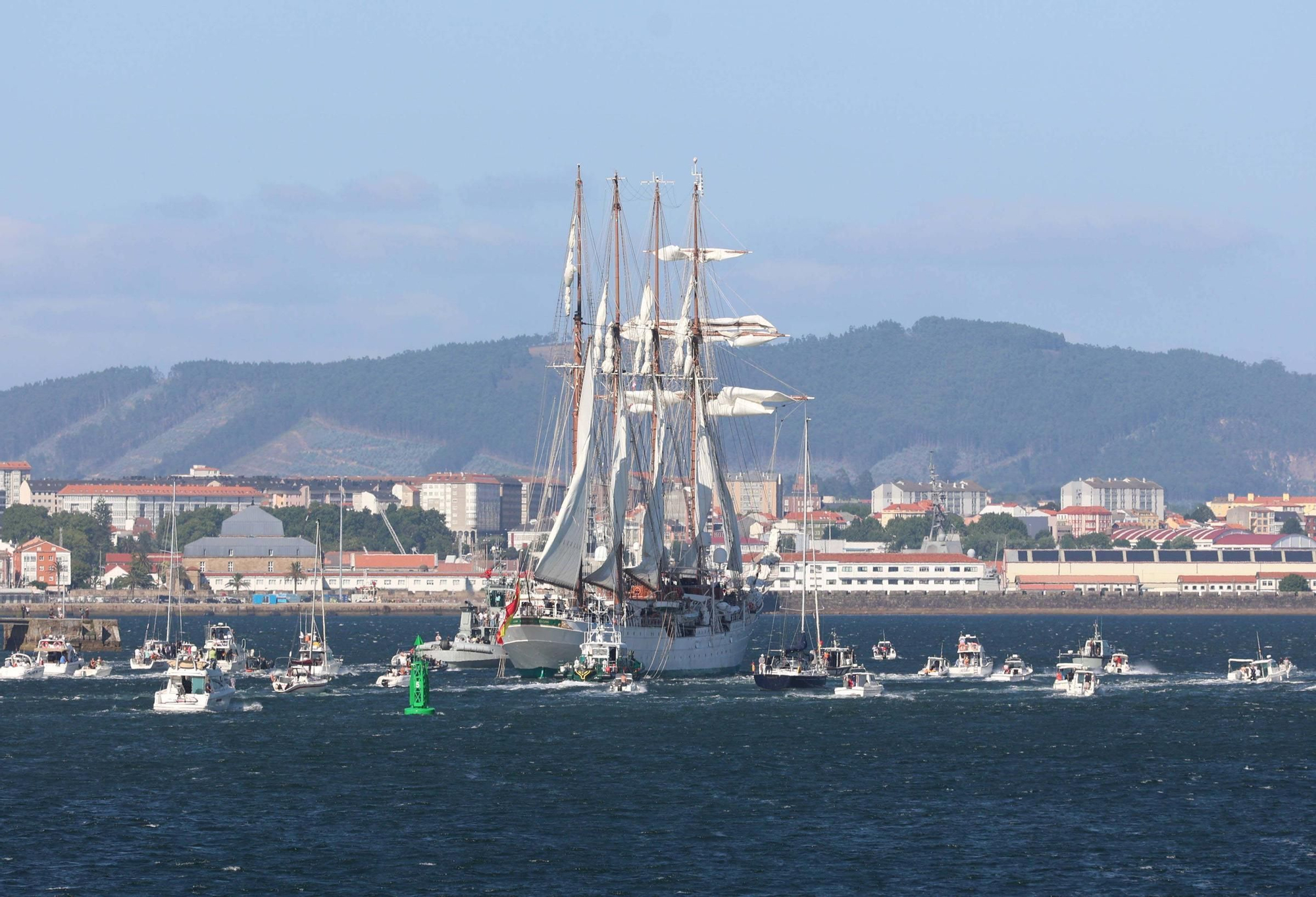Llega a Ferrol el buque escuela de la Armada Juan Sebastian Elcano con la princesa Leonor a bordo