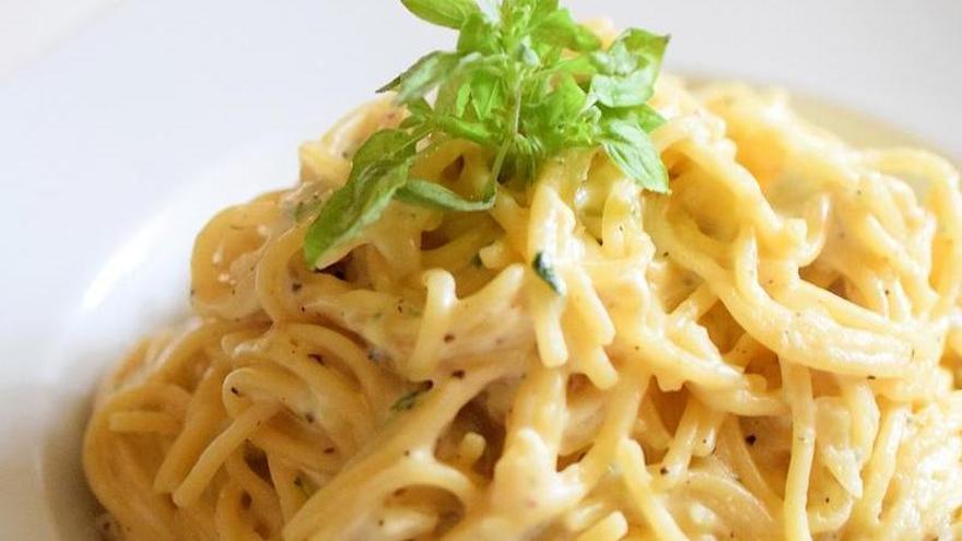 La receta más ligera de espaguetis a la carbonara con la que triunfarás  este verano - Información