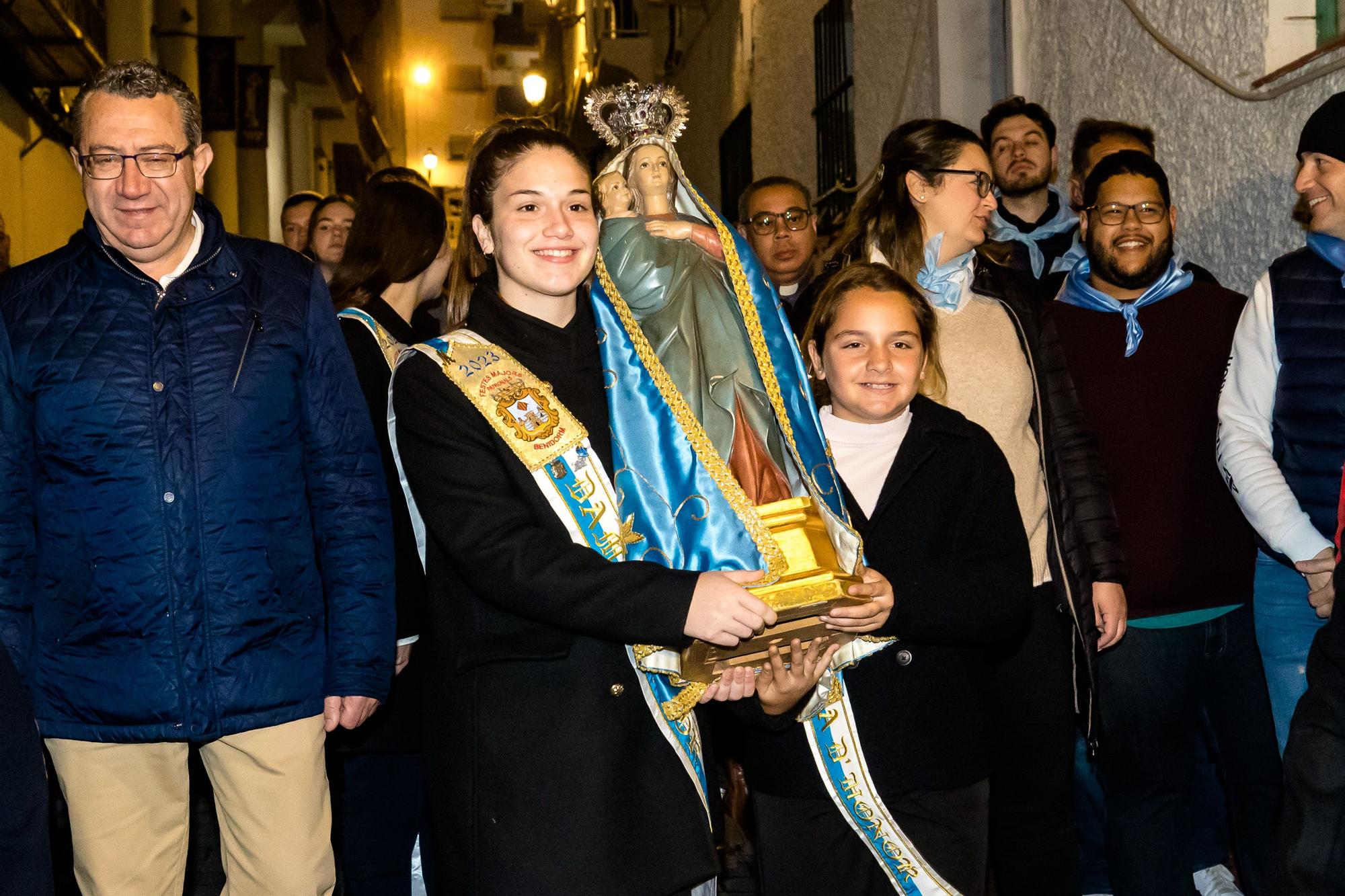 Devoción en Benidorm en la procesión de L'Alba