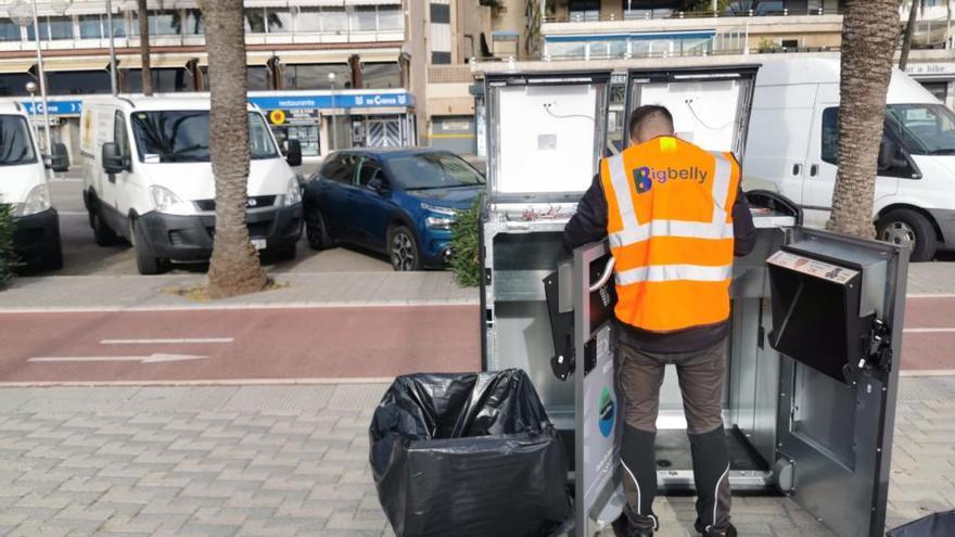 Los sensores en las papeleras avisan cuando se han llenado.