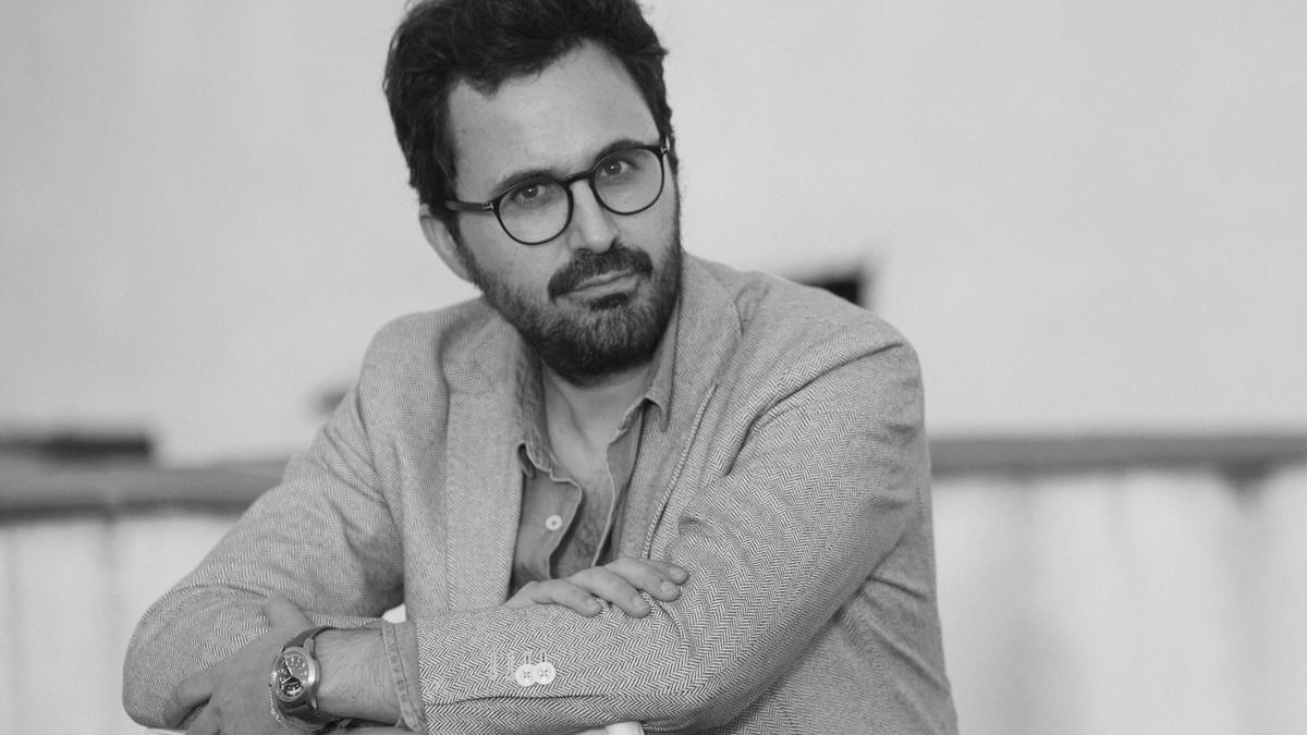 El escritor Benjamín G. Rosado, autor de 'El vuelo del hombre', premio Biblioteca Breve 2025.