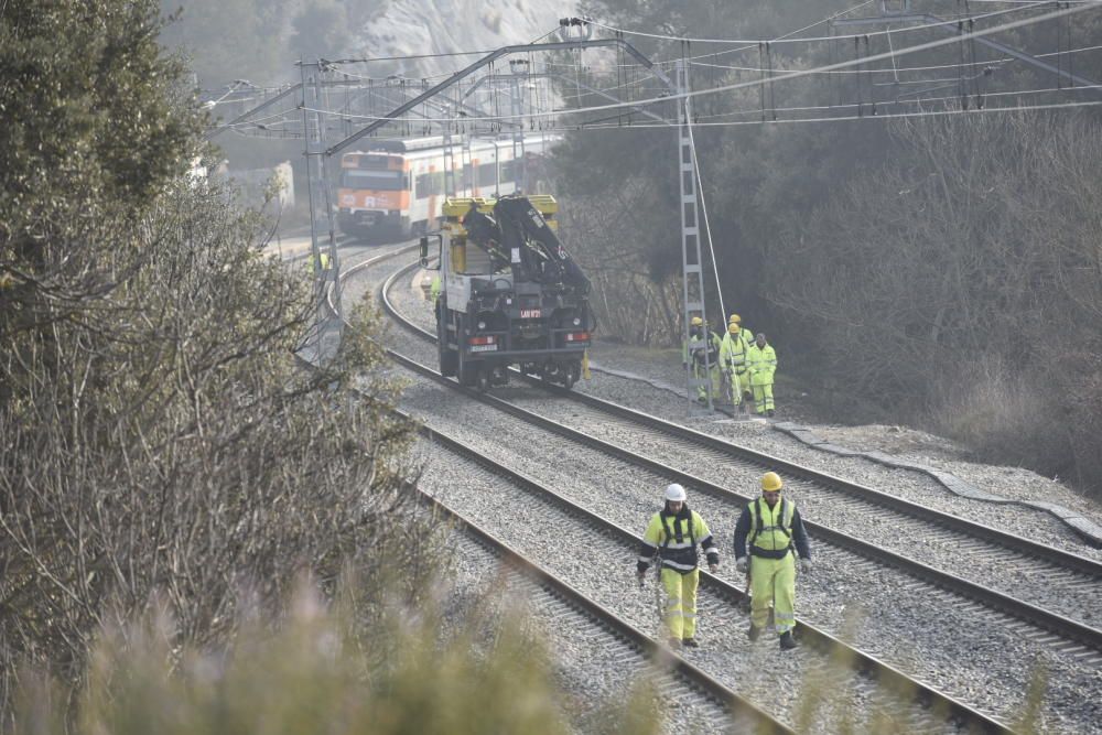 L'endemà de l'accident: fotos dels dos trens i dels treballs dels operaris