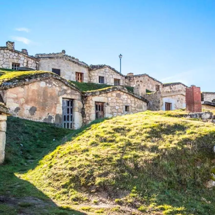 El pueblo del norte de España que parece recién salido de un libro de Tolkien es una colina cubierta de bodegas