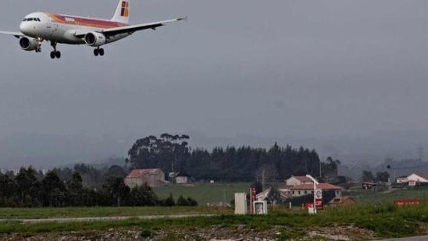El tráfico de pasajeros en el  aeropuerto de Asturias sube el 1,4%