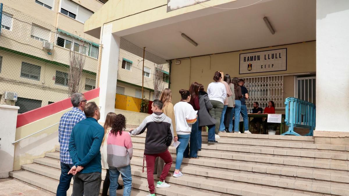 Votaciones por la jornada continua en el CEIP Ramón Llull