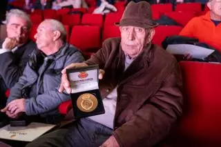 Sentido homenaje a los abonados del Mallorca con más de medio siglo de fidelidad.