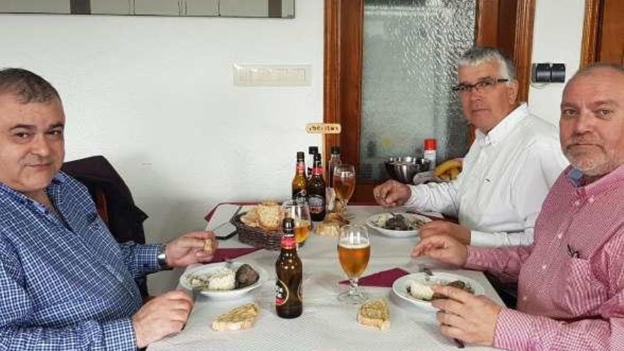 Degustación de lamprea al estilo bordelesa en Parrillada Isidro. // FdV