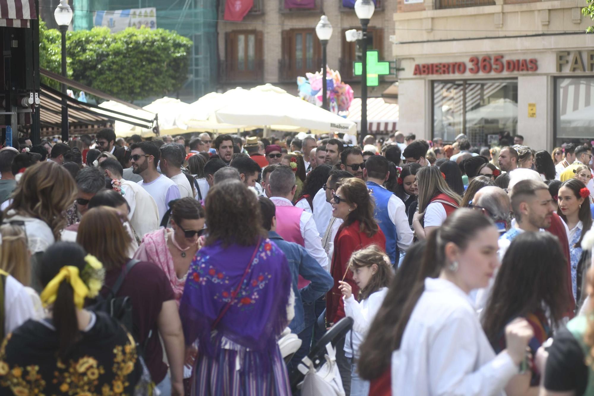 Ambiente en las calles del centro de Murcia durante el Bando de la Huerta (II)