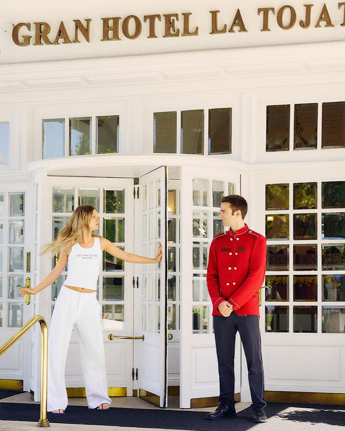 Así es la nueva colección de Pull&Bear inspirada en uno de los hoteles más emblemáticos de Galicia Así es la nueva colección de Pull&Bear inspirada en uno de los hoteles más emblemáticos de Galicia