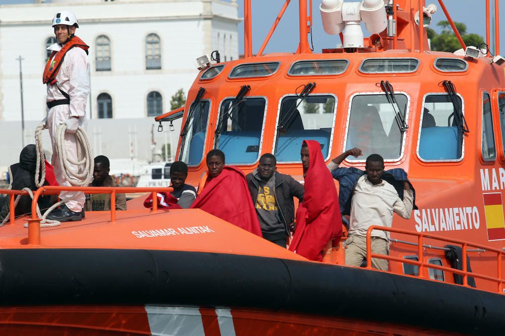 Una nueva embarcación, con 53 inmigrantes a bordo, es localizada y rescatada frente a la costa malagueña