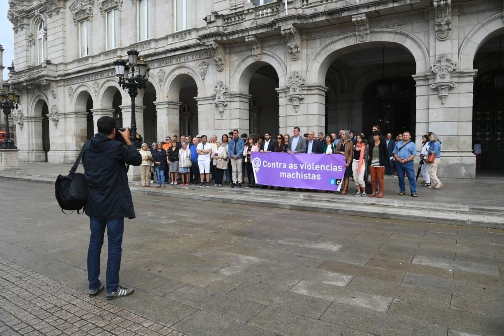 Minuto de silencio por las tres víctimas de Valga