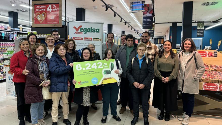 Vegalsa-Eroski dona a Amicos más de 6.200 euros para sus actividades medioambientales
