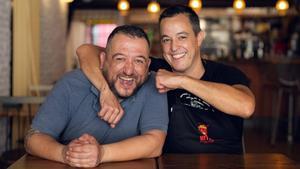 Jordi Devesa y Jordi Bernús, en la taberna Bitxo.